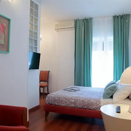 Savoia International_lt_bari Stazione Бари